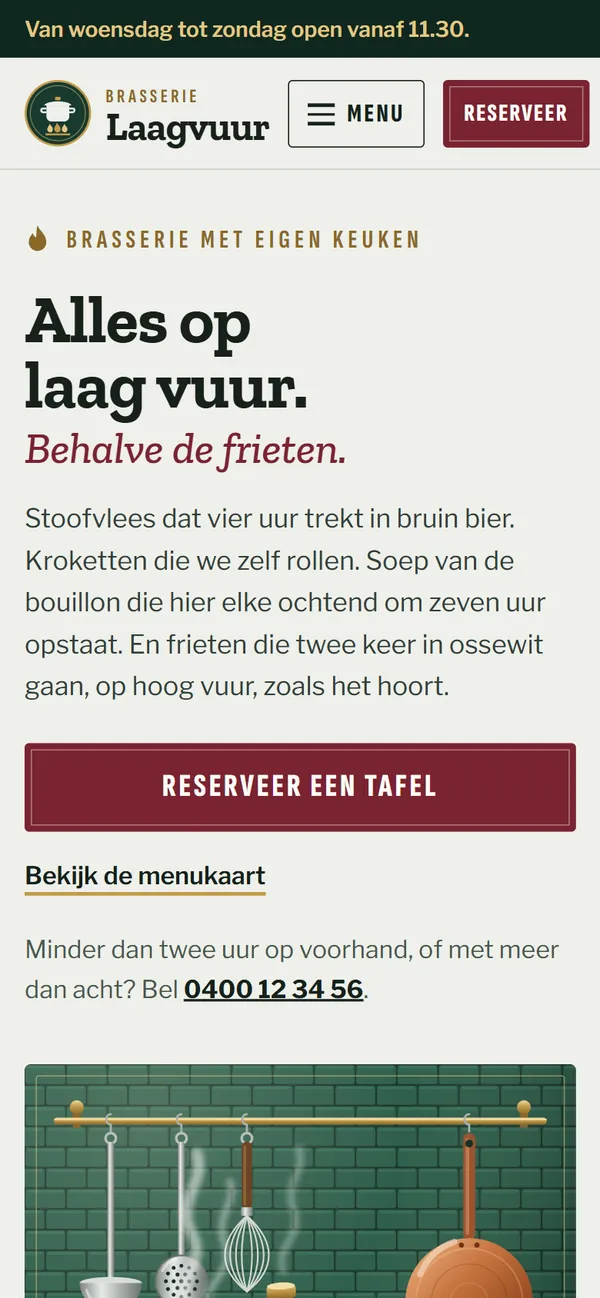 De homepagina in de website voor een restaurant, het begin van de pagina op een gsm