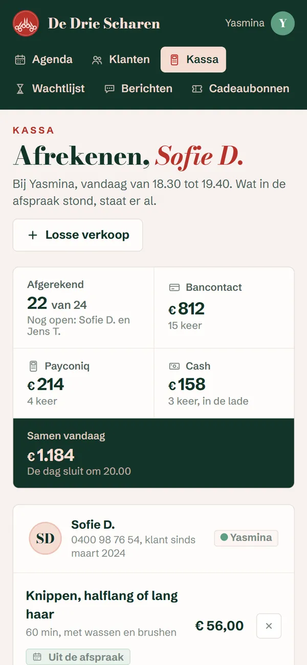 Afrekenen in het programma voor een kapsalon, het begin van de pagina op een gsm
