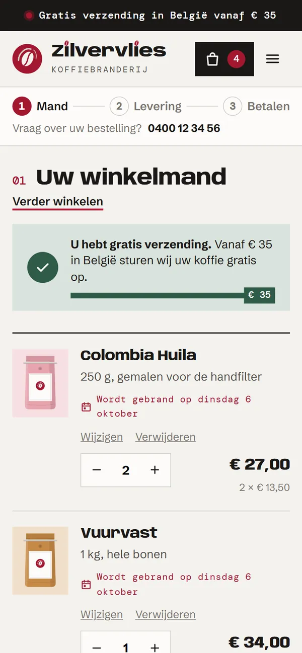 De winkelmand en het afrekenen in de webshop voor een koffiebranderij, het begin van de pagina op een gsm